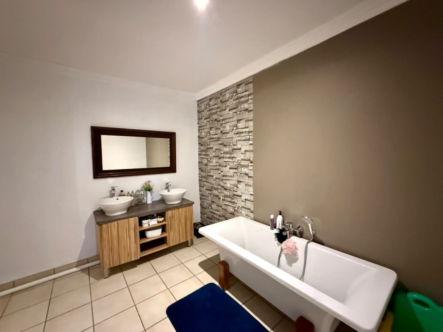 13 Bedroom Property for Sale in Bainsvlei Free State